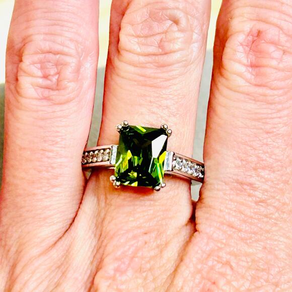 Peridot Tone Emerald Cut Center Stone CZ Accents Silver Tone Ring Size 7 - Picture 3 of 4